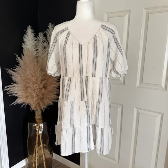 Evereve Alexia Tiered Cotton Mini Dress
size Large - Picture 5 of 12
